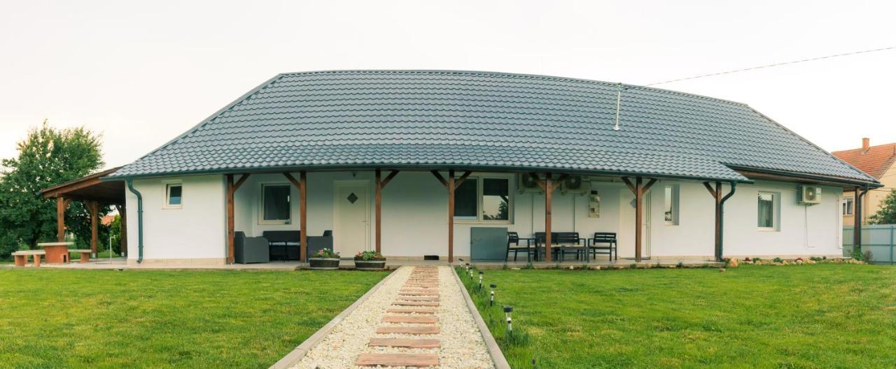 Olivia Apartman Apartment Sarospatak Bagian luar foto